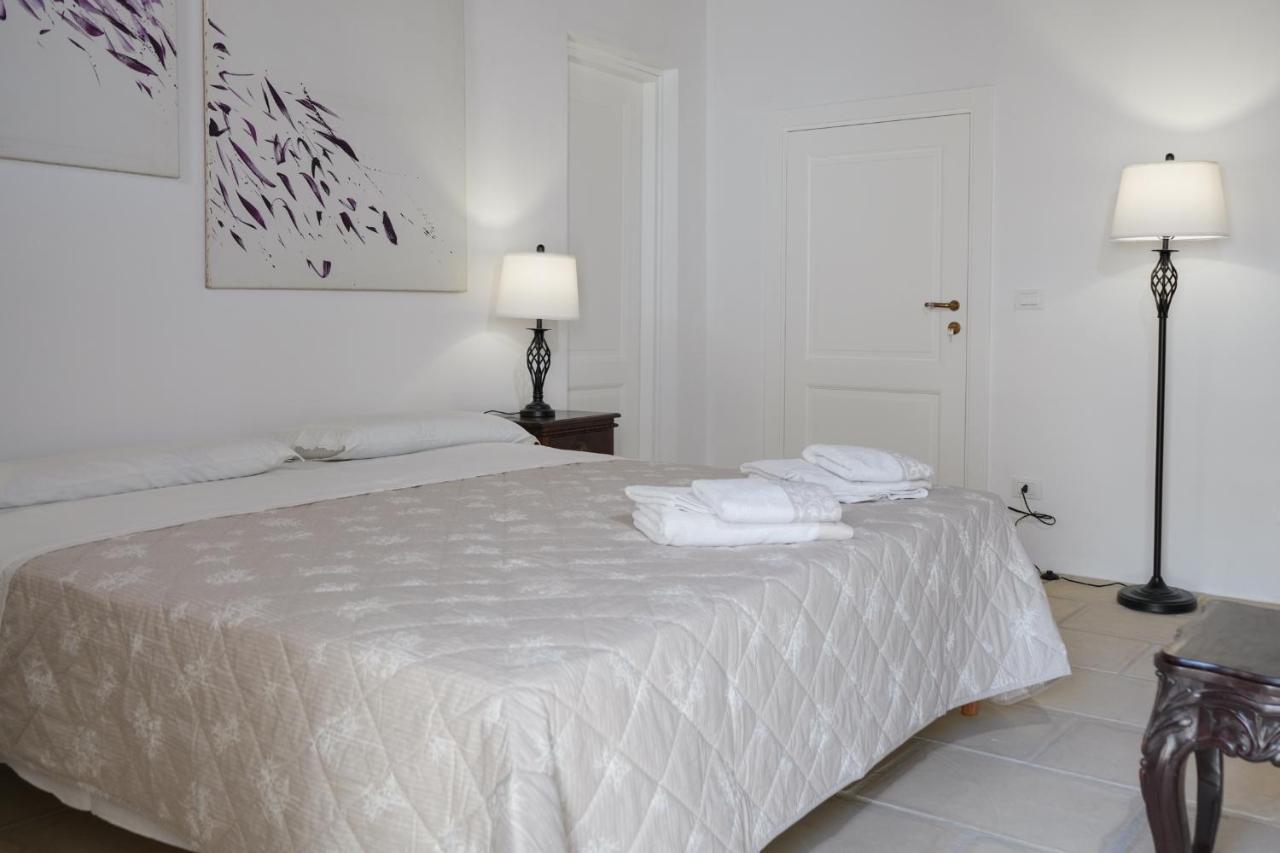 Palazzo Salvatori Hotel Soleto Bagian luar foto